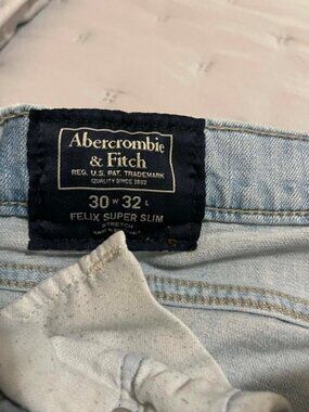LIKE NEW Abercrombie & Fitch Men's 30x32 Felix Super Slim Stretch Light Wash